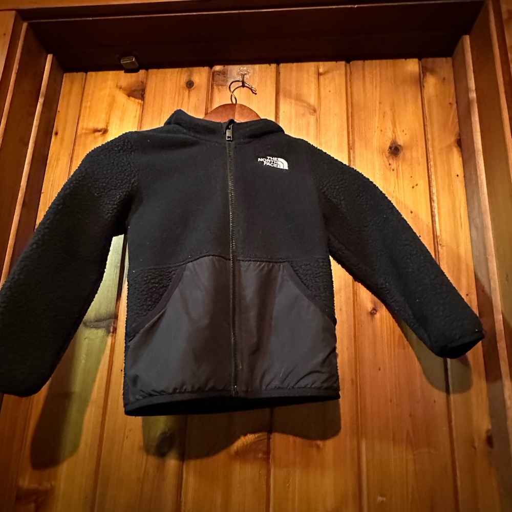 Boys North Face fleece jacket size 5